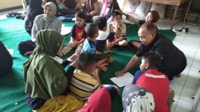 Kusnadi, Belajar Bahasa Isyarat Untuk Membantu Penyandang Tunarungu