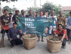 Warga LDII Kerja Bakti dan Bagikan Bendera Merah Putih