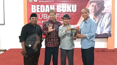 Ahmad Tohari Hadir di Tegal, Buku Kubah Dibedah Mahasiswa IBN Tegal