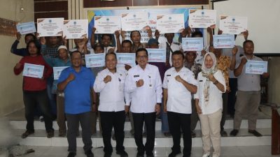 Dinas Perikanan Brebes Bagikan Bantuan Sapras Nelayan