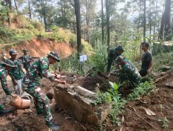 Satgas TMMD Pemalang dan Warga Bangun Jembatan