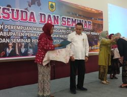 Peserta Sekolahan Perempuan Angkatan II Diwisuda