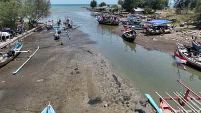 Nelayan Suradadi Keluhkan Pendangkalan di Muara Sungai Cenang