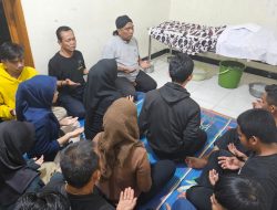 Mas Uyip Pimpin Tahlil dan Doa