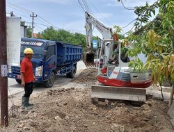 Waspadai Banjir, Alat Berat Diterjunkan Normalisasi Saluran Irigasi di Losari