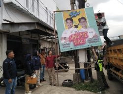 Bersihkan Ribuan APK Pilkada, Tiga Mobil Krane Dikerahkan