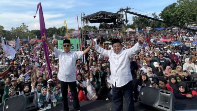 Ribuan Orang Ikuti Kampanye Akbar Pasangan Fallas-Ridwan