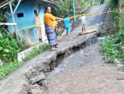 Tanah Bergerak di Desa Waru Brebes, Jalan Sepanjang 25 Meter Ambles