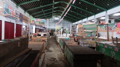 Pasar Seng Bumiayu Sepi, Pedagang Antusias Gunakan Hak Pilih Pilkada Serentak 2024