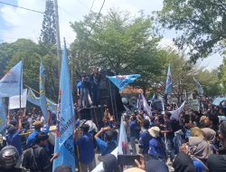 Ratusan Buruh di Brebes Kembali Demo Tuntut Upah Layak