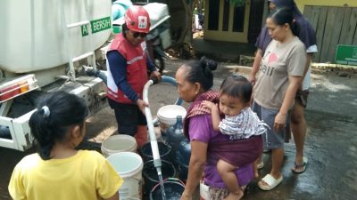 Droping Air Masih Berlangsung