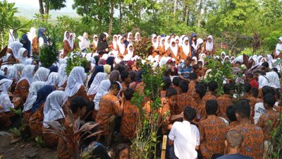 SMPN 2 Bumiayu Gelar Salat Gaib dan Kibarkan Bendera Setengah Tiang untuk Dua Siswa yang Meninggal Akibat Tersambar Petir