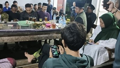 H Ischak Njongkotan dengan Gen Z di Jatinegara