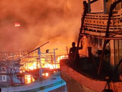 Kapal Penangkap Ikan Terbakar di Pelabuhan Pelindo Tegal