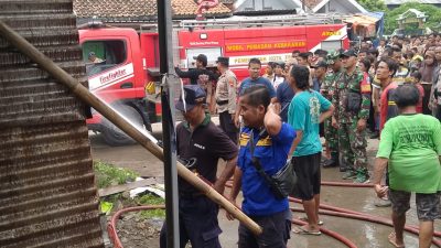 Akibat Kongsleting Listrik, Dua Rumah di Desa Pekiringan Tegal Terbakar