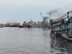 DPD HNSI Jateng Percepat Proses Evakuasi Bangkai Kapal Perikanan yang Terbakar