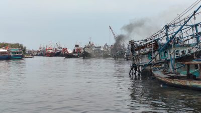 DPD HNSI Jateng Percepat Proses Evakuasi Bangkai Kapal Perikanan yang Terbakar