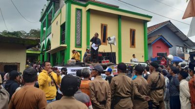 Ratusan Warga Desa Kedungoleng Brebes Demo Tuntut Transparansi Dana Desa