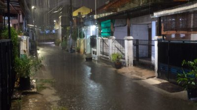 Waspada Banjir! Hujan Lebat Disertai Kilat di Kota Tegal