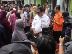 Pj Gubernur Tinjau Korban Banjir di Brebes