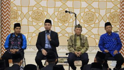 Dua Guru Besar UGM Beri Motivasi Santri Tazakka