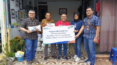 BRI Kantor Cabang Bumiayu Salurkan Bantuan Beras untuk Masyarakat Kurang Mamp