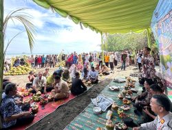 Grebeg Degan Purin, Seribu Kelapa Muda Diperebutkan Wisatawan