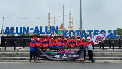 Kurir JNE Konvoi Keliling Tegal, Pamerkan Jaket dan Helm Barunya