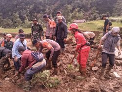 Lima Relawan PMI Bantu Penanganan Bencana Alam di Pekalongan