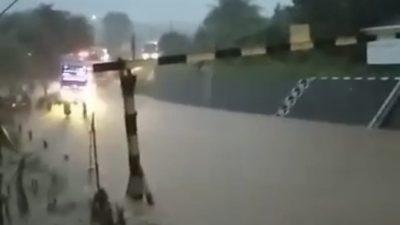 Underpass Prupuk Banjir Tak Bisa Dilewati, Ratusan Kendaraan Tertahan