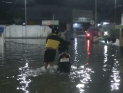 Jalan Banjir Dimana-mana, Ini Batas Aman Motor Saat Menerobos Banjir