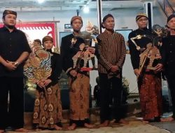 Peringati HWN Yayasan Roda Kendali Mengori Gelar Pementasan Wayang Kulit Tiga Dalang