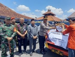 Polres Tegal Bersama Mahasiswa dan Ormas Bagikan 250 Paket Sembako