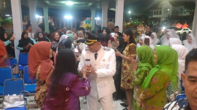 Ribuan Warga Kota Tegal Sambut Kedatangan Dedy-Iin