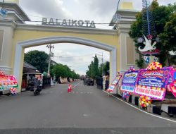 Balai Kota Tegal Dikepung Karangan Bunga