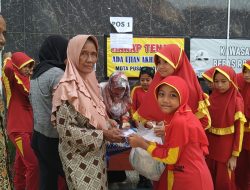 SD Ihsaniyah 1 Salurkan 536 Paket Ramadan