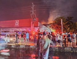 Gudang Diduga Penyimpanan Solar di Klampok Brebes Kebakaran Hebat