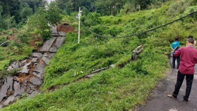 Jalur Alternatif Antar Kecamatan Rawan Longsor