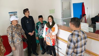 Komisi I DPRD Brebes Tinjau Layanan KTP Satu Hari Jadi di Bumiayu, Soroti Ketersediaan Blangko