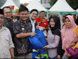 1.600 Paket Sembako Murah Terjual di Bazar Ramadan