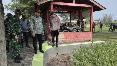 Anggota TNI Selesai Bangun Talud dan Pengurugan Jalan Desa