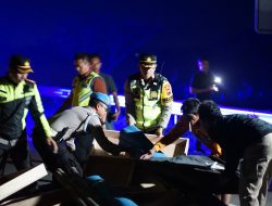 Sebuah Pick Up Kecelakaan di KM 298 B, Polres Tegal Sigap Evakuasi Kendaraan dan Korban