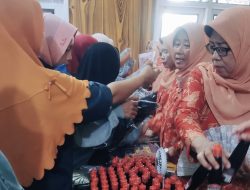 Dharma Wanita Persatuan Kabupaten Tegal Gelar Pasar Murah di Desa Grobog Kulon
