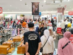 Tradisi Beli Baju Baru Menjelang Lebaran, Musala Mulai Sepi