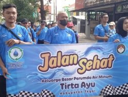 Ratusan Karyawan Perumda Air Minum Tirta Ayu Ikuti Jalan Sehat HUT ke-33 Perusahaan