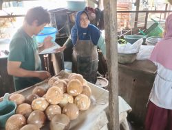 Kelapa Parut di Pasar Pagi Tegal Tembus Rp 40 ribu per Kilogram
