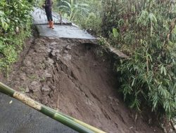 Longsor, Jalan Penghubung Antardukuh di Mlayang Brebes Putus