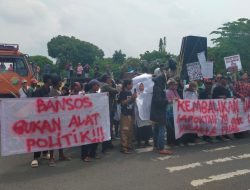 Ratusan Warga Demo di Kantor Bupati Tegal, Tuntut Kades Balaradin Mundur