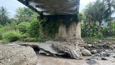 Gronsil Jembatan Kalikeruh Bumiayu Rusak Parah, Warga Khawatir Akses Vital Terancam Putus