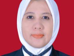 Antara Layar dan Lapangan